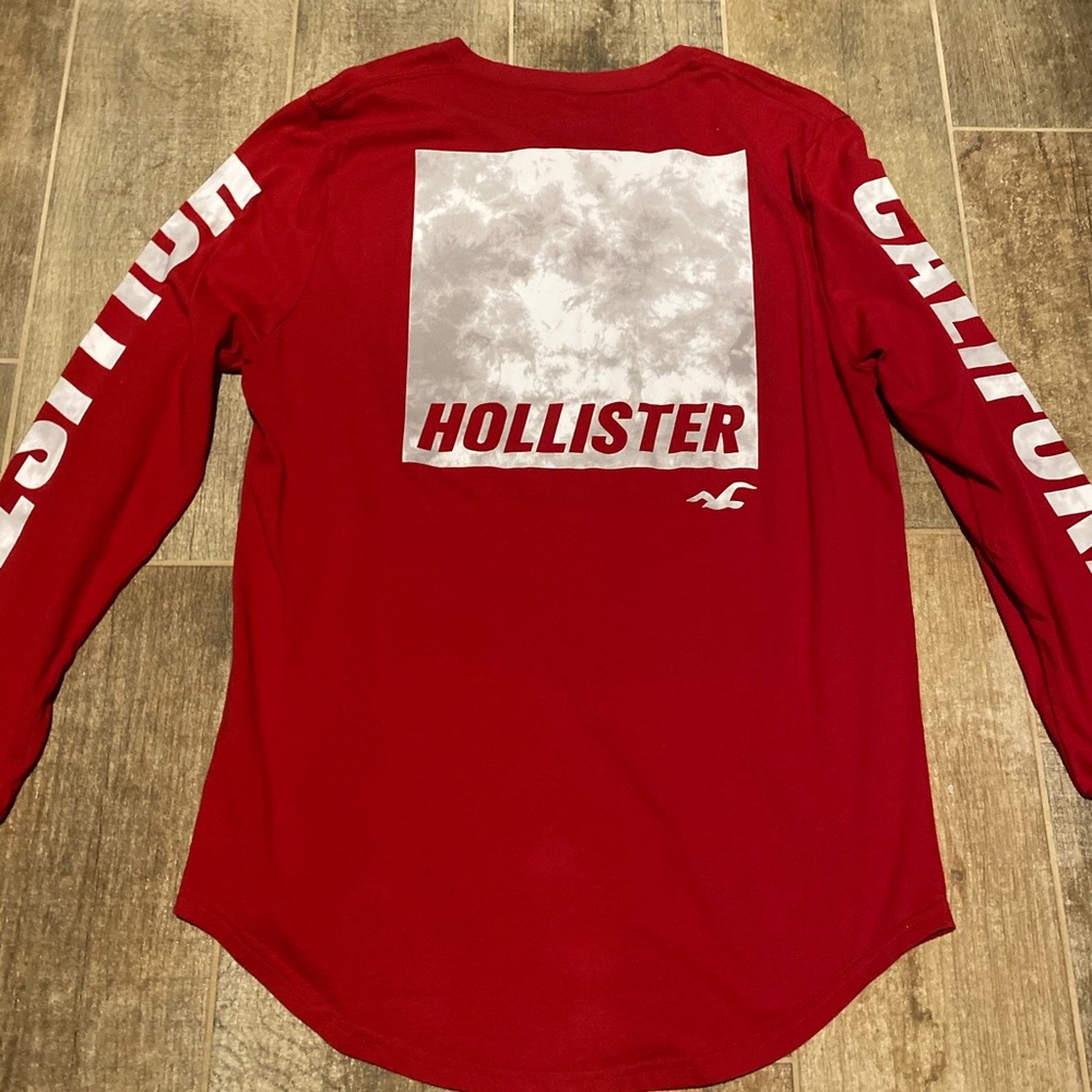 red hollister long sleeve 🌹